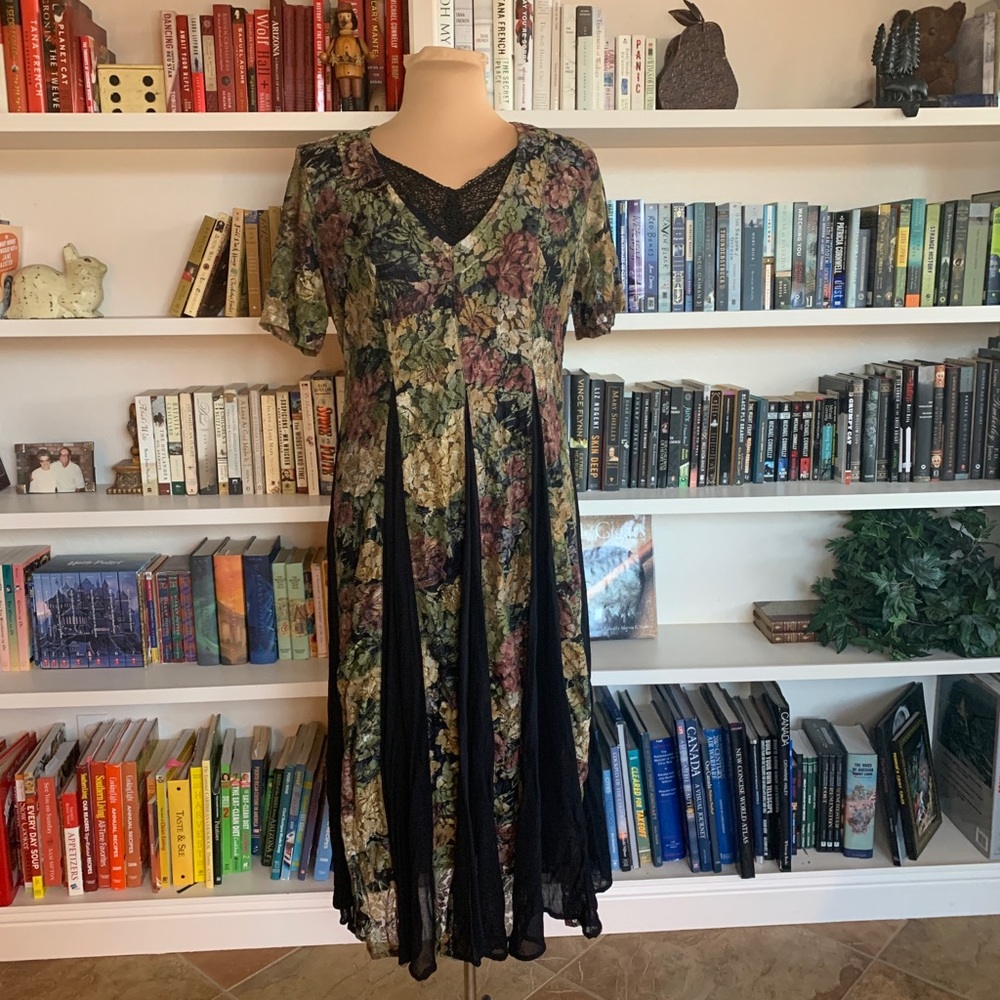 Vintage 90s Nostalgia Dark Floral Printed Cottagecore Lace Panel Midi Dress